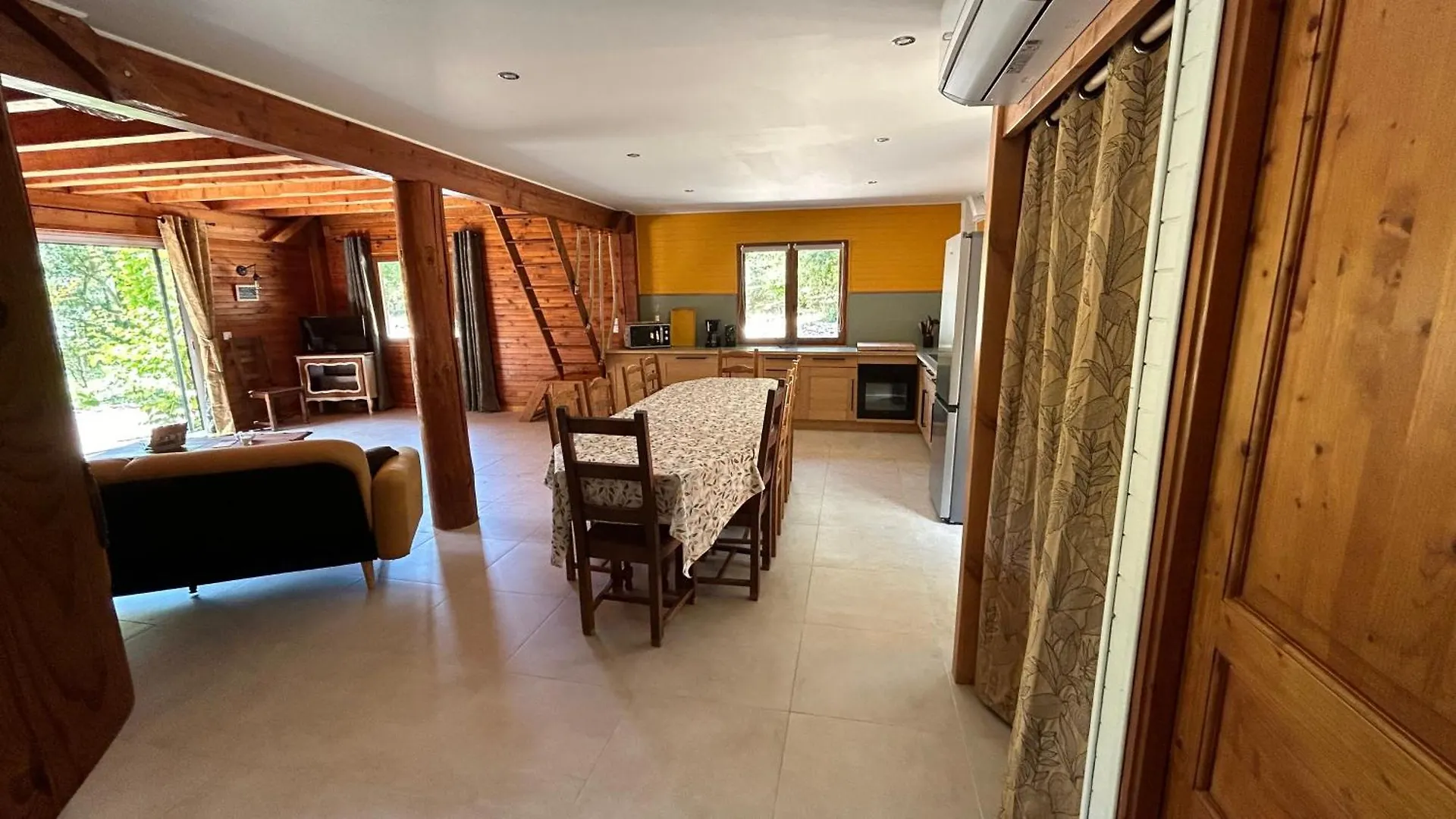 Chalet En Drome Provencale Roussas 0*,  France