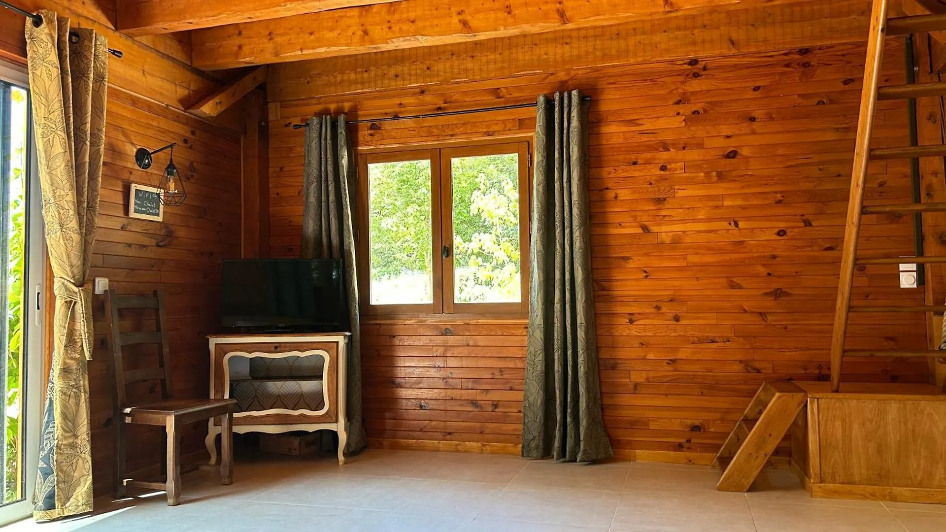Chalet En Drome Provencale Roussas