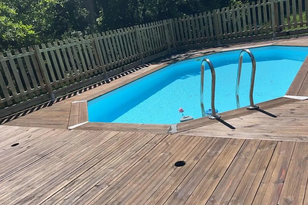 Chalet En Drome Provencale Roussas 0*,  فرنسا